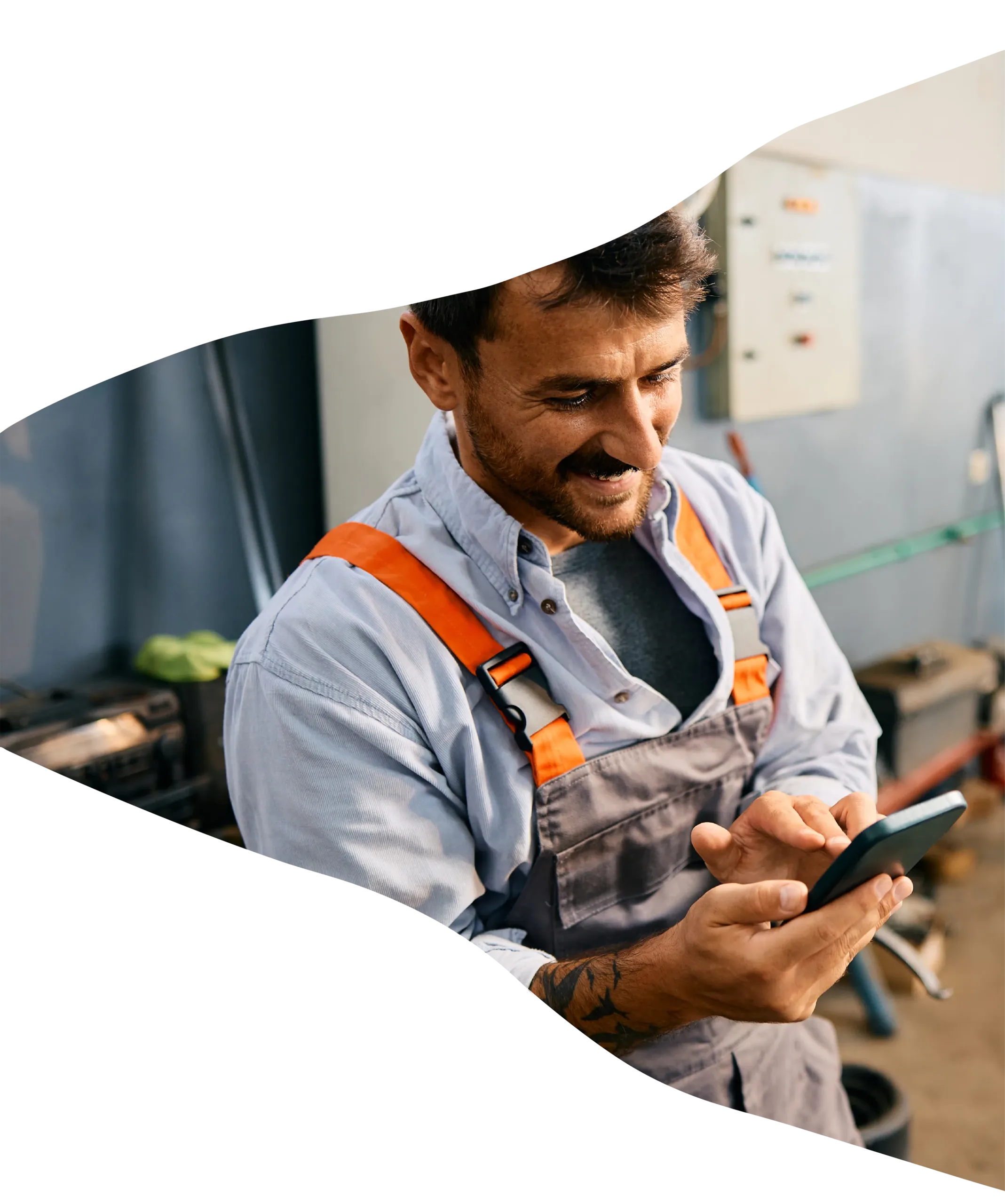 Optimize your fuel levels with our advanced fuel management technology. Get real-time fuel tracking at your fingertips to enhance job costing, theft prevention, and simplified fuel usage insights.